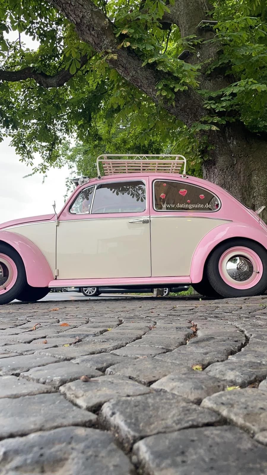 Rosa VW Käfer Dolly als Hochzeitsauto